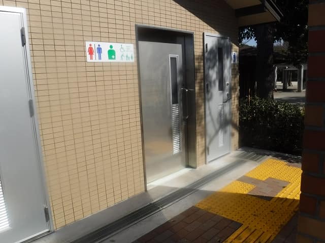 わかくさ公園 のトイレ入口写真