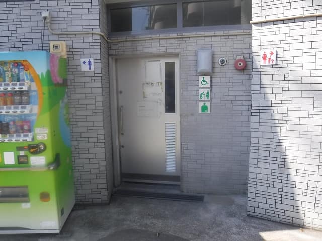 新長島川親水公園 のトイレ入口写真