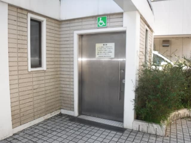 西小岩公園 のトイレ入口写真