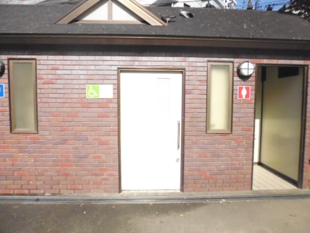 かるがもひろば のトイレ入口写真