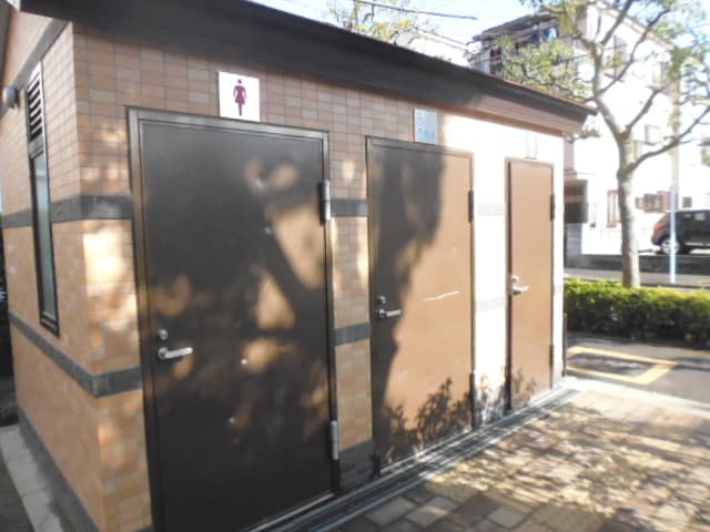 南小岩三丁目児童遊園 のトイレ入口写真