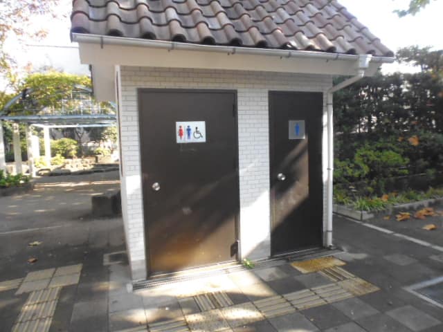 南小岩七丁目南児童遊園 のトイレ入口写真
