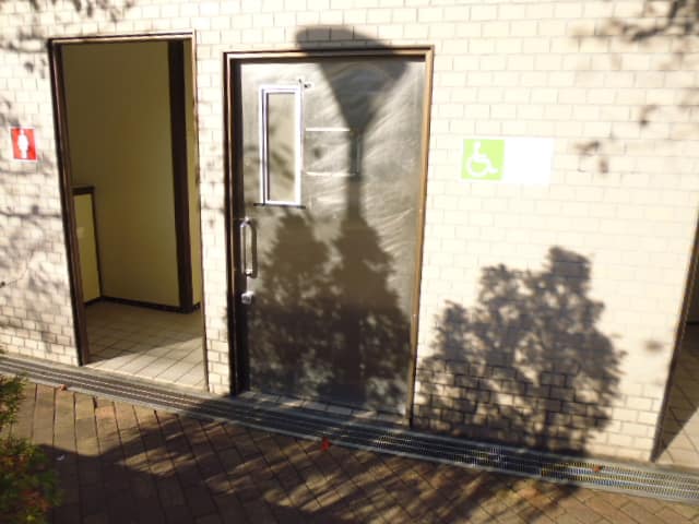 篠崎二丁目公園 のトイレ入口写真