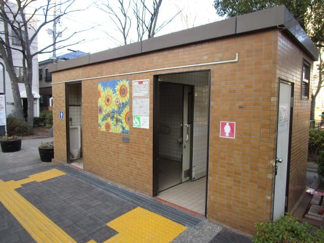 東部フレンド公園 のトイレ入口写真