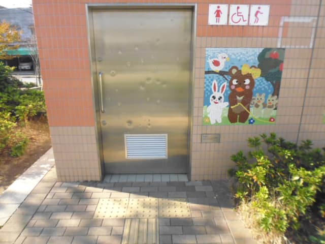 下鎌田東公園 のトイレ入口写真
