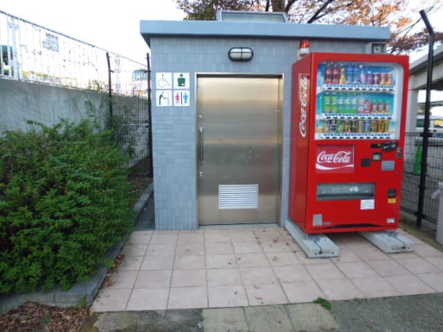中篠崎公園 のトイレ入口写真
