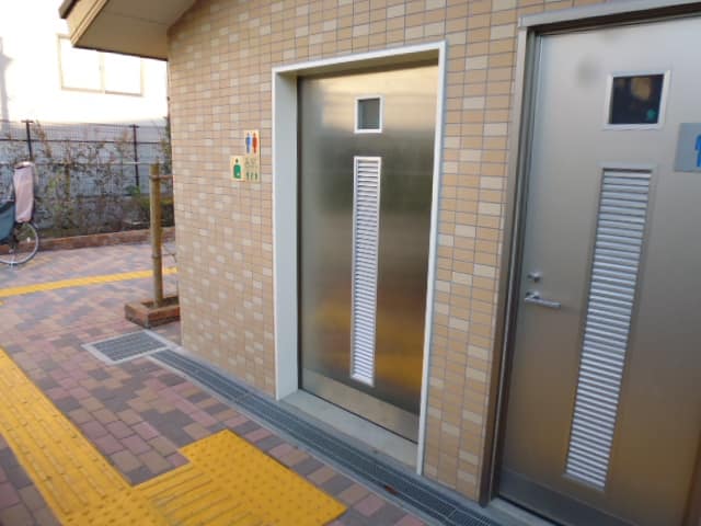 下篠崎ふれあい公園 のトイレ入口写真