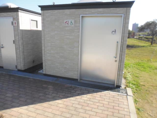 小岩緑地 のトイレ入口写真
