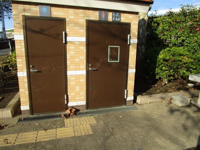 中川児童遊園 のトイレ入口写真