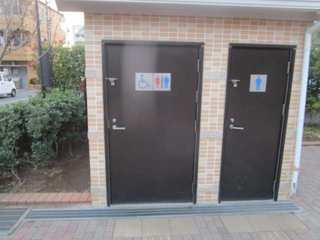 長島東公園 のトイレ入口写真