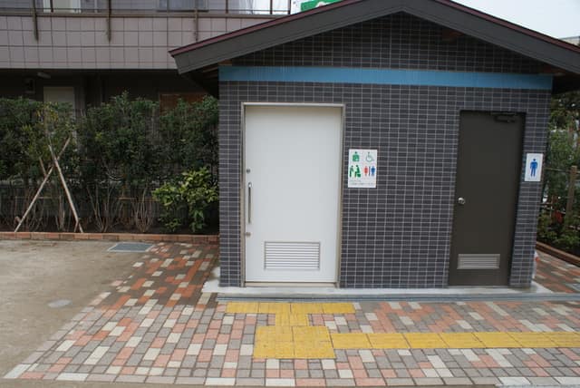 春江ゆりのきひろば のトイレ入口写真