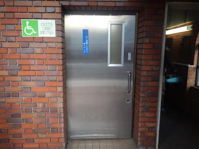 公衆手洗所(松江) のトイレ入口写真