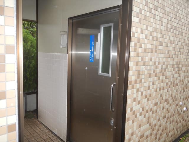 公衆手洗所(新川親水河川) のトイレ入口写真