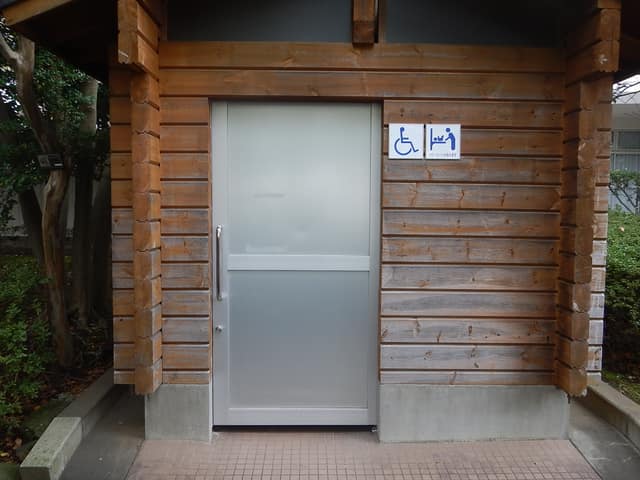 公衆手洗所(清新町第一) のトイレ入口写真