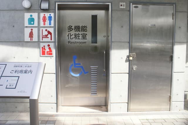 公衆手洗所(清新町第二) のトイレ入口写真