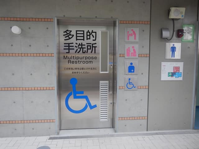 駅前広場手洗所(一之江駅前東口) のトイレ入口写真