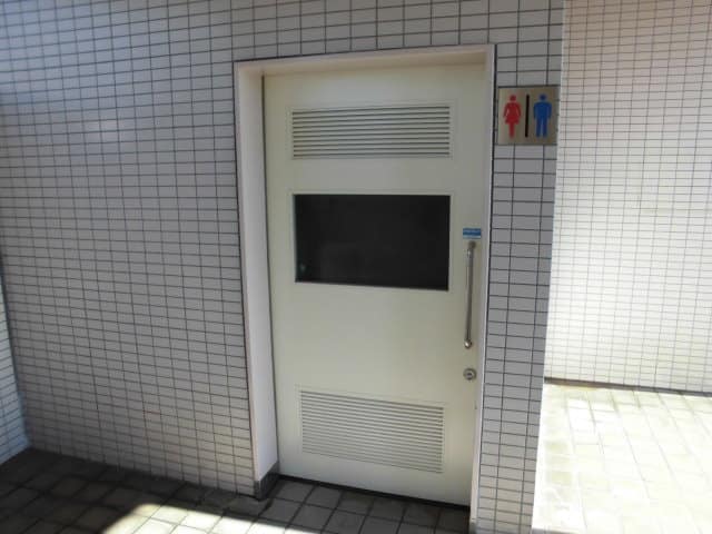 公衆手洗所(興農親水緑道) のトイレ入口写真