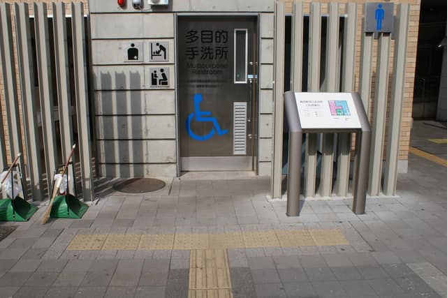 葛西駅西口手洗所 のトイレ入口写真