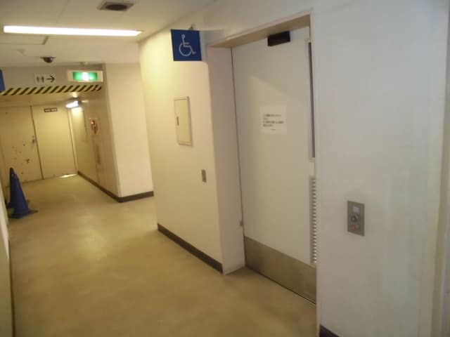 江戸川区陸上競技場 のトイレ入口写真