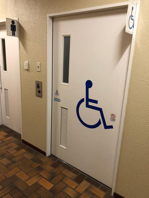 中央くすのきカルチャーセンター のトイレ入口写真