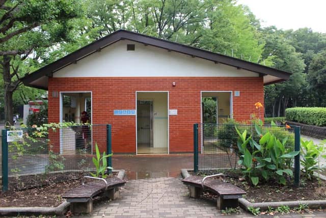 城北中央公園 のトイレ入口写真