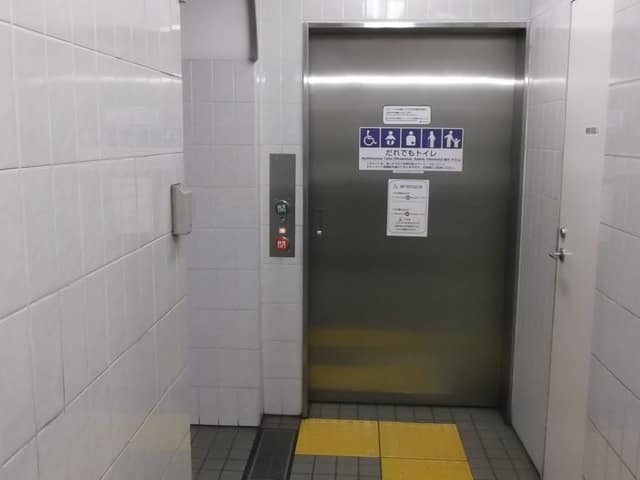 都営三田線板橋本町駅 のトイレ入口写真