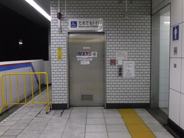 都営三田線志村坂上駅 のトイレ入口写真