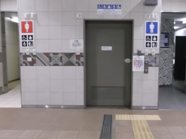 都営三田線志村三丁目駅 のトイレ入口写真