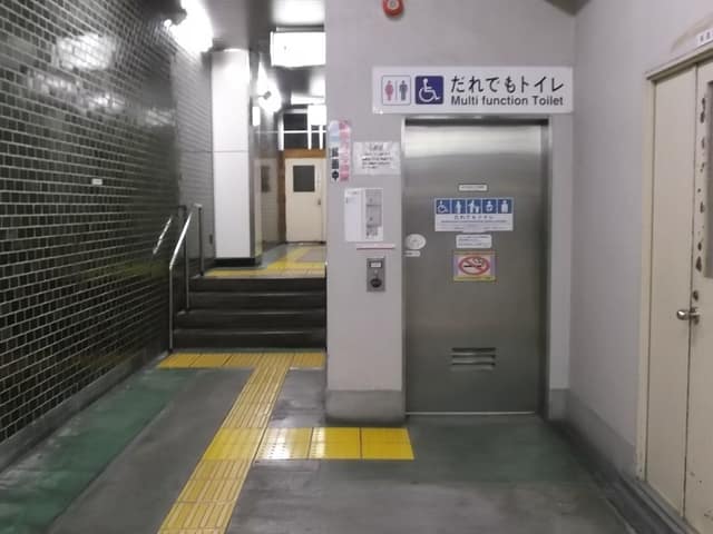 都営三田線蓮根駅 のトイレ入口写真