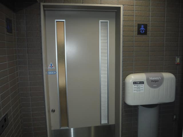 志村消防署高島平出張所 のトイレ入口写真