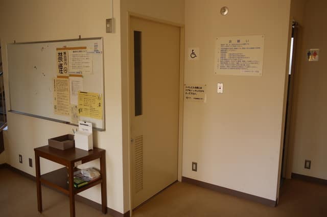 中台二丁目集会所 のトイレ入口写真