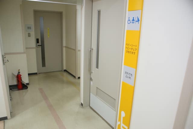 板橋区保健所 のトイレ入口写真