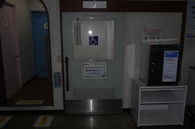 蓮根図書館 のトイレ入口写真