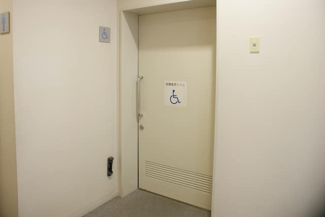 志村図書館 のトイレ入口写真