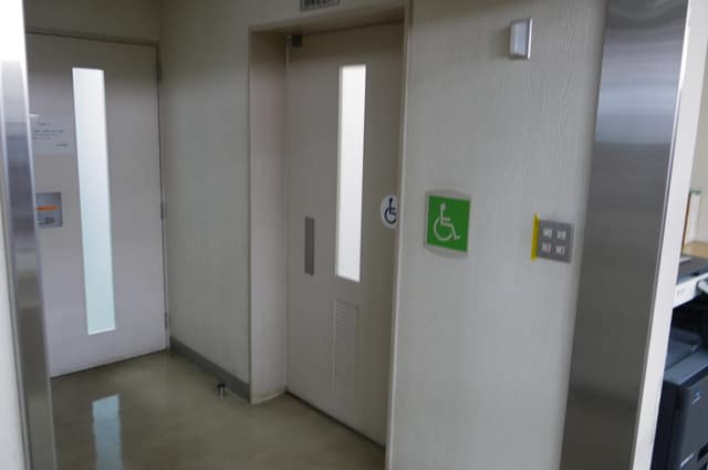 西台図書館 のトイレ入口写真