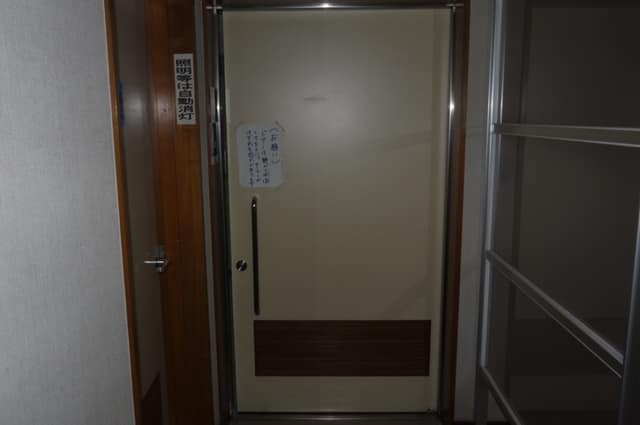 舟渡ホール のトイレ入口写真