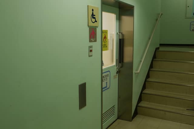 区立文化会館 のトイレ入口写真