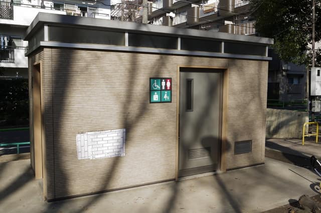 東原公園 のトイレ入口写真