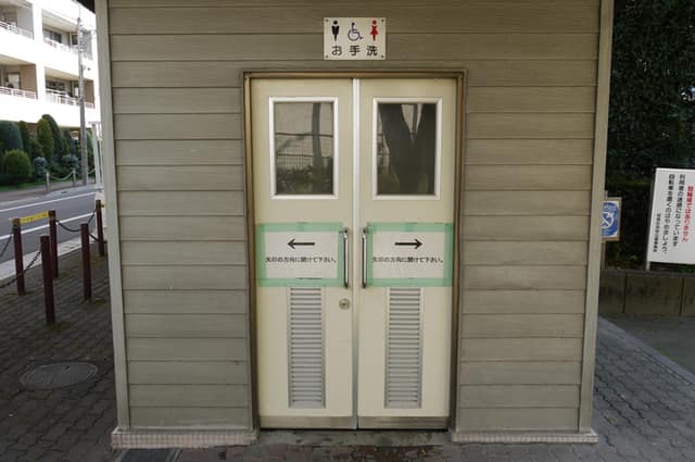 親和児童遊園 のトイレ入口写真