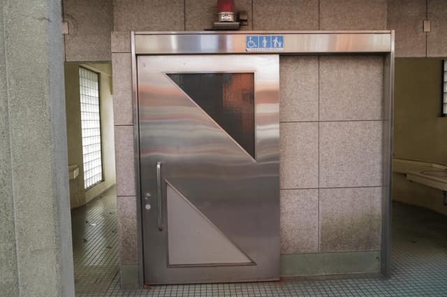 志村第三公園 のトイレ入口写真