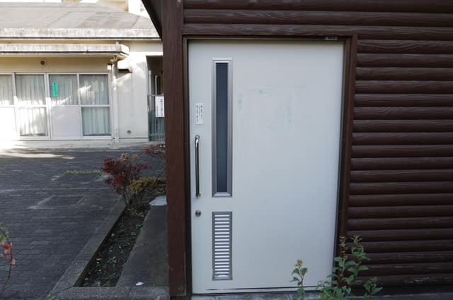 富士見街道にぎわい広場 のトイレ入口写真