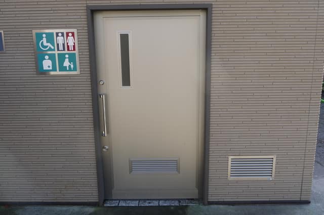 坂下一丁目公園 のトイレ入口写真