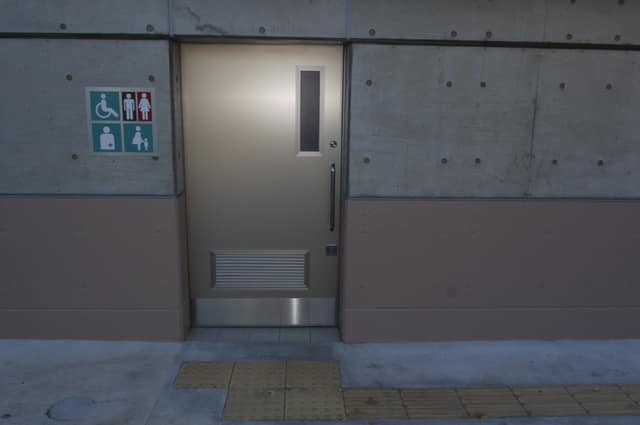 成増公園 のトイレ入口写真