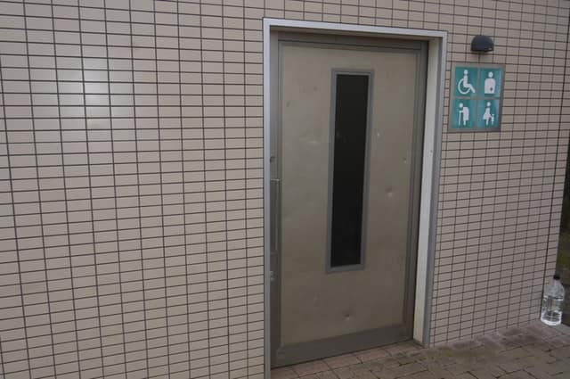 向原公園 のトイレ入口写真