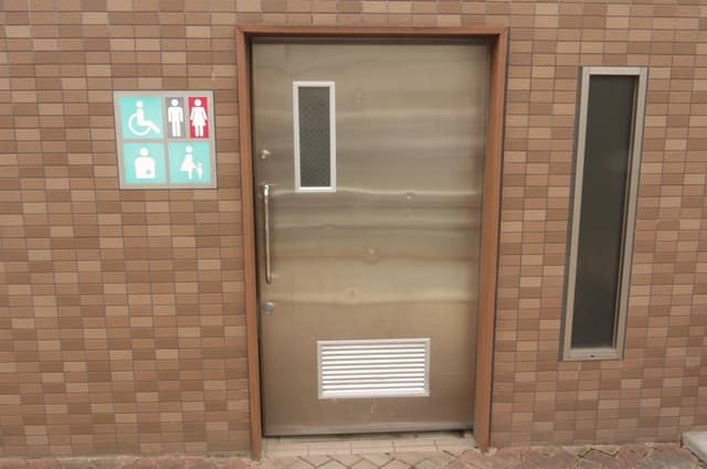 蓮根川緑道 のトイレ入口写真