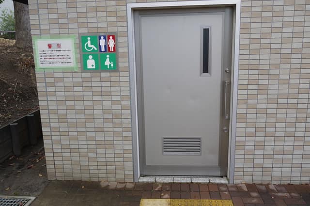 西徳第二公園 のトイレ入口写真