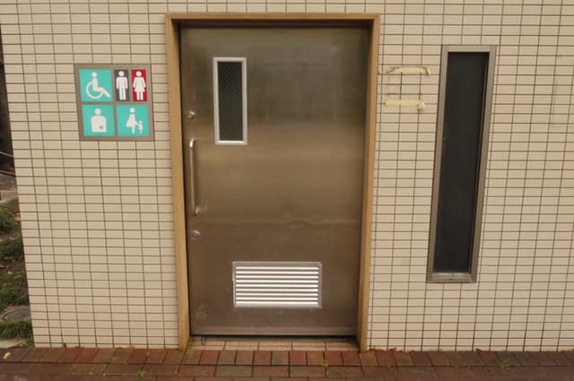 蓮根三丁目公園 のトイレ入口写真