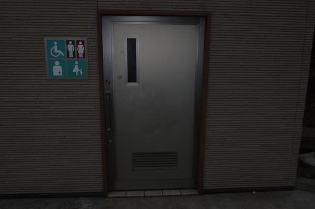 徳石公園 のトイレ入口写真