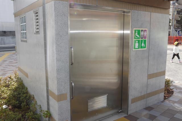 大谷口児童遊園 のトイレ入口写真