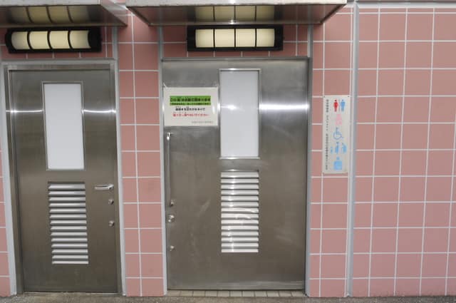加賀公園 のトイレ入口写真